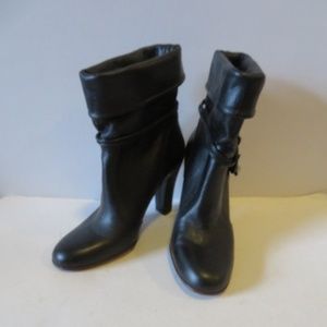 MANDARINE BLACK LEATHER BOOTIES SZ  7
